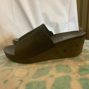 Carlos Debbie wedge fabric sandal in olive green